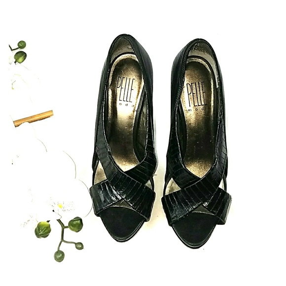 Pelle Moda Pumps - Picture 3 of 7